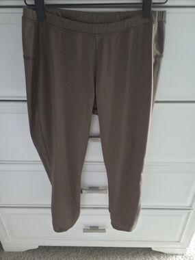 Old Navy Women's Stretch Capri Pants in Brown